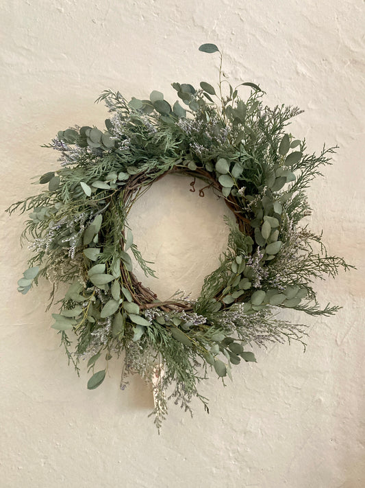 14" eucalyptus and limonium wreath